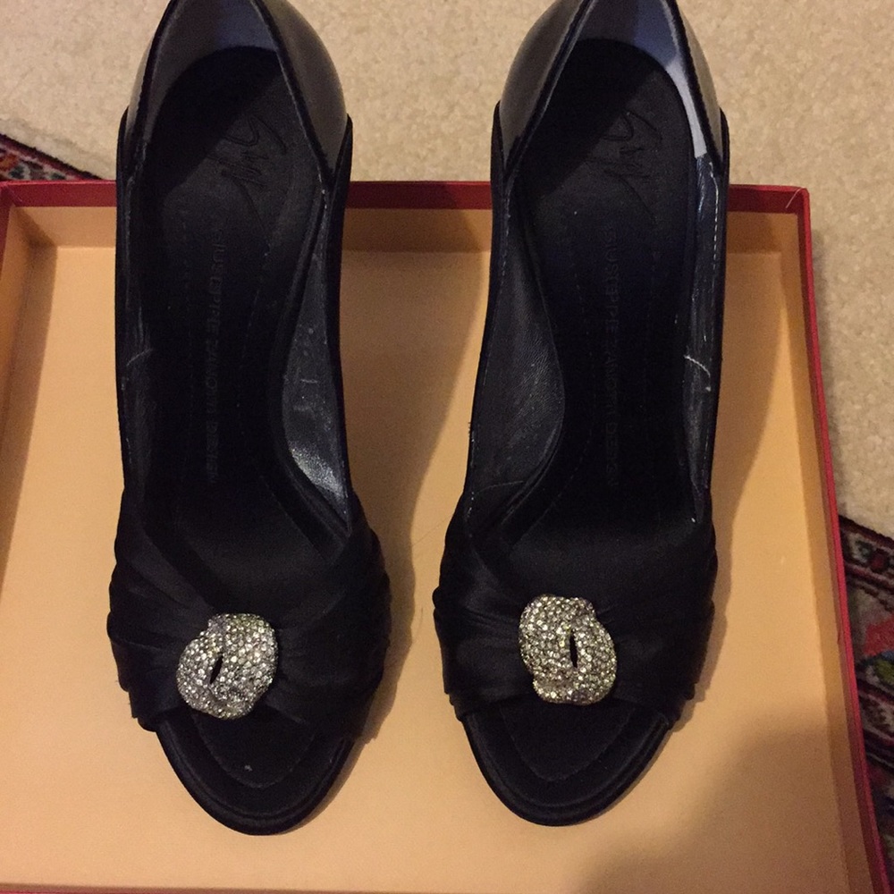 Refurbished authentic Giuseppe zanotti shoes never worn
